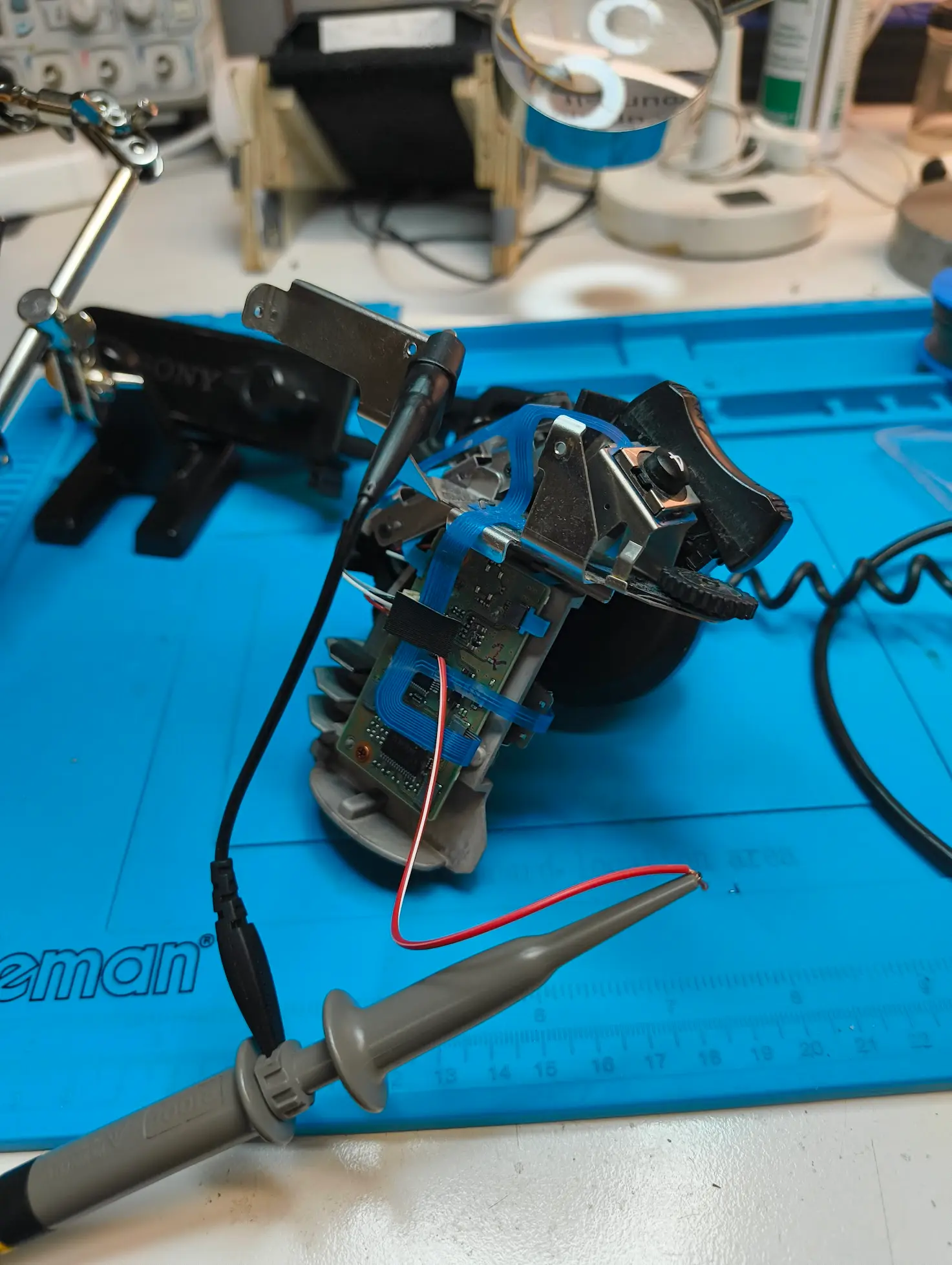 Probes attached to the grip pcb